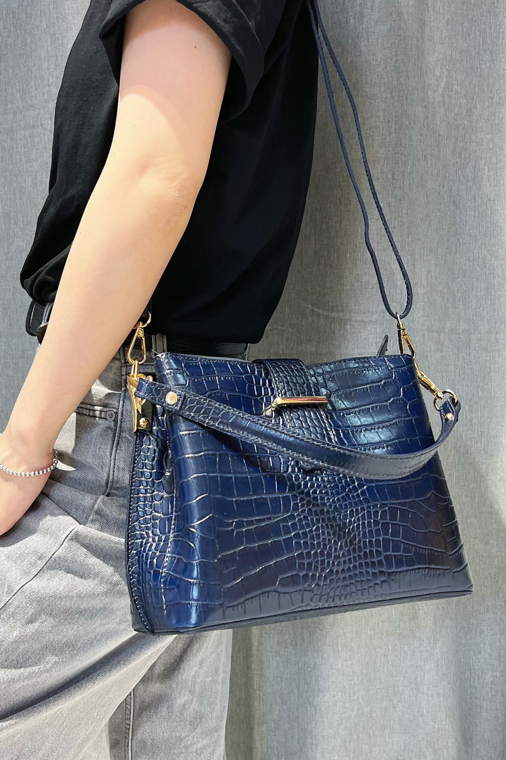 ZZ178 Navy Croco Top Handle Bag