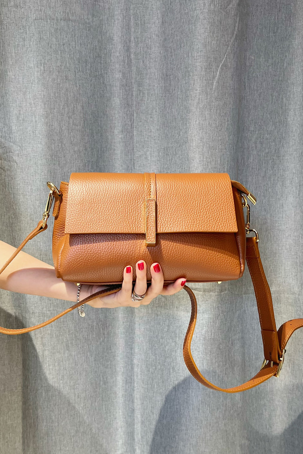 ZZ141 Camel Leather 3-Compartment Crossbody Bag