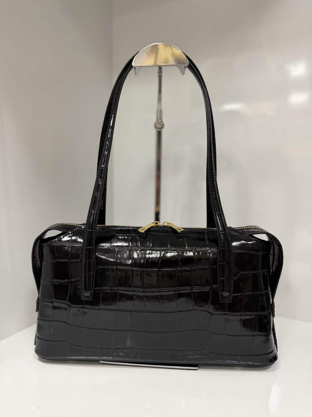 St044 Black Croc-Embossed Duna Bag