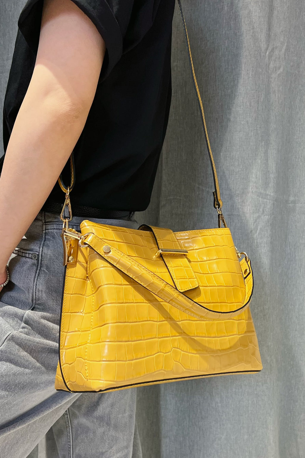 ZZ177 Mustard Croco Top Handle Bag