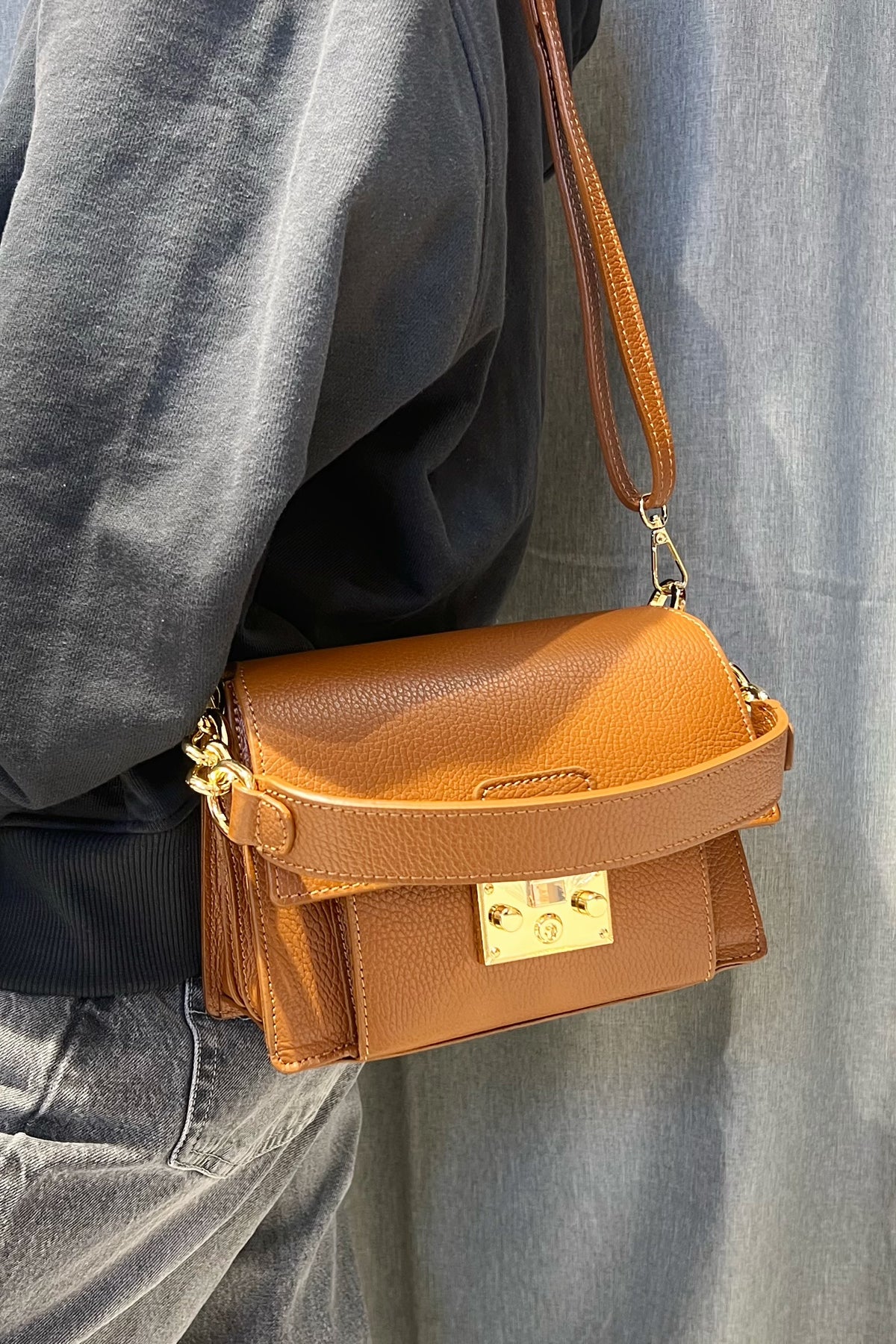 ZZ186 Camel Grained Leather Top Handle Bag