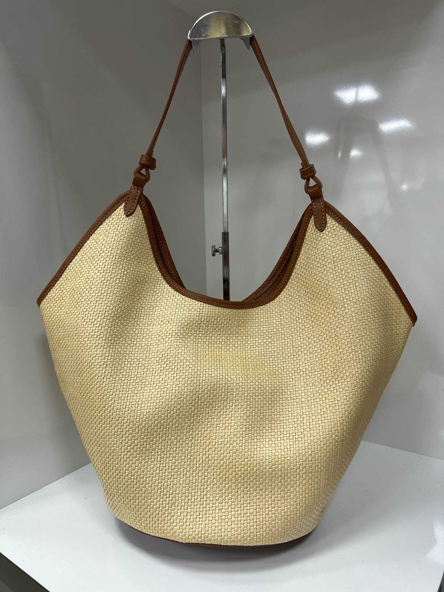 L0347 Bag 14.6in 1 Color Option