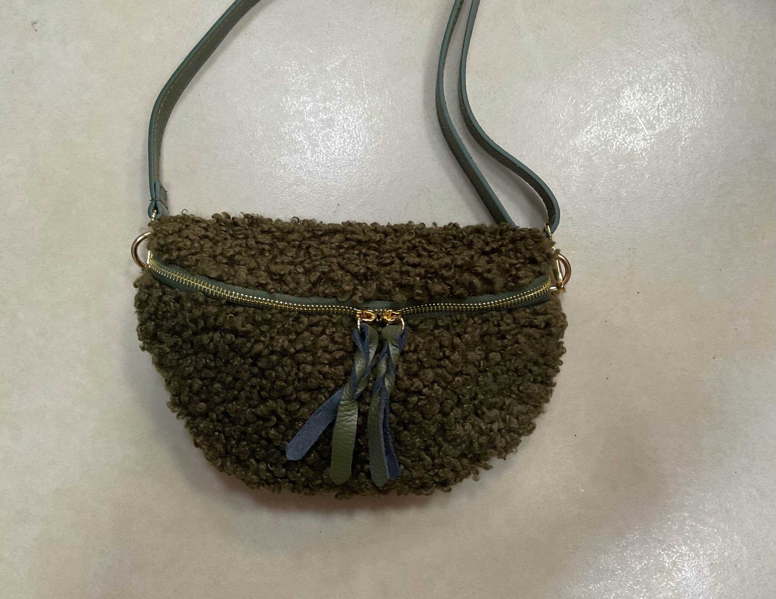 L268 Bag 10.6in 4 Color Options