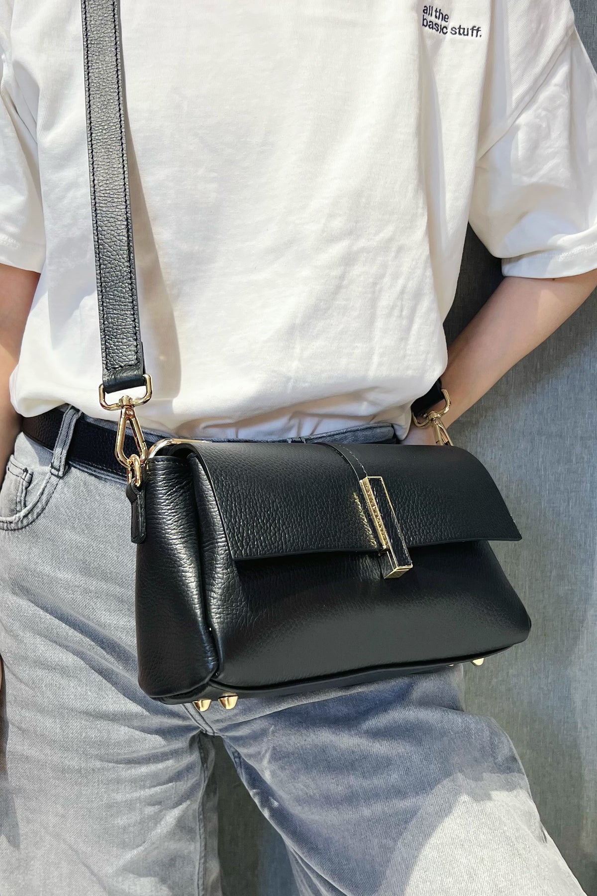 ZZ139 Black Leather 3-Compartment Crossbody Bag