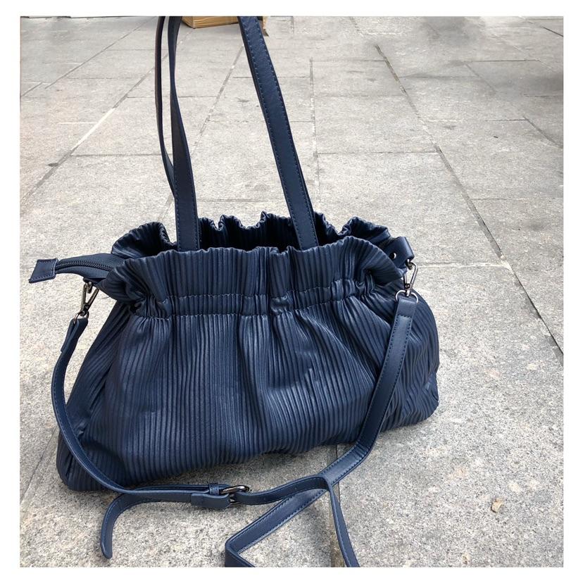 Z7015 Bag 15.7in 2 Color Options