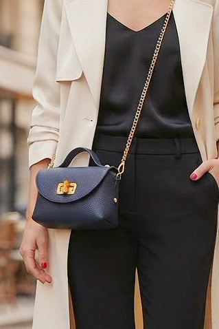 ZZ118 Navy Grained Leather Chain Crossbody Bag