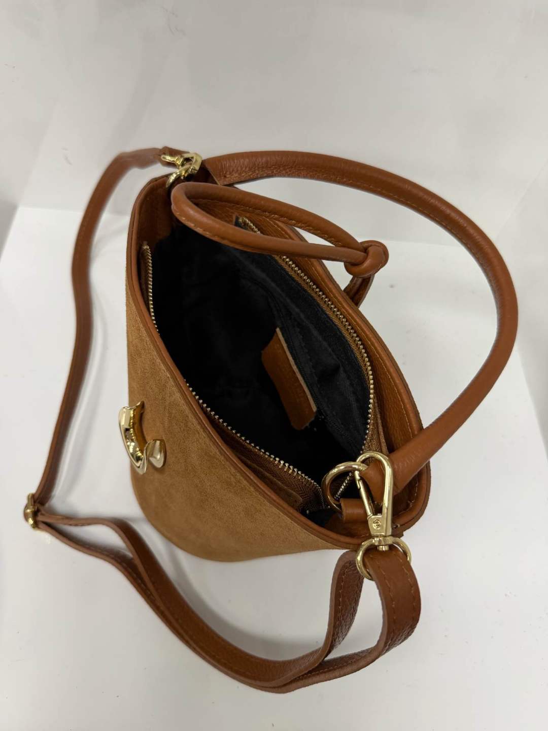 St087 Tan Bucket Bag