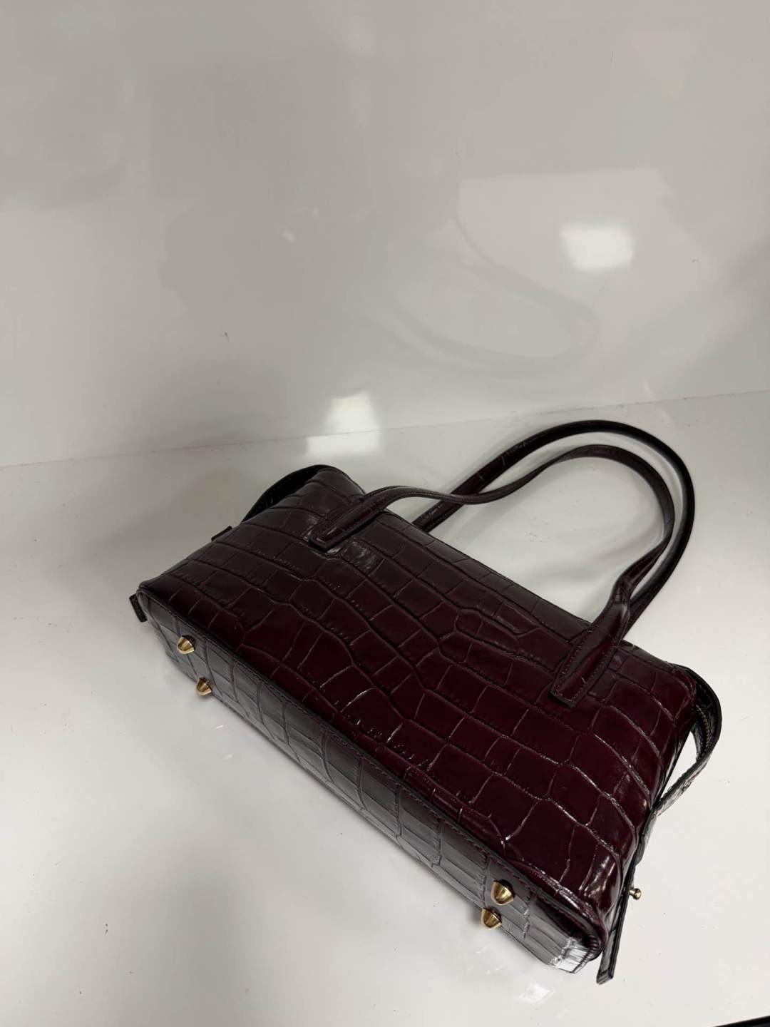 St040 Burgundy Croc-Embossed Duna Bag