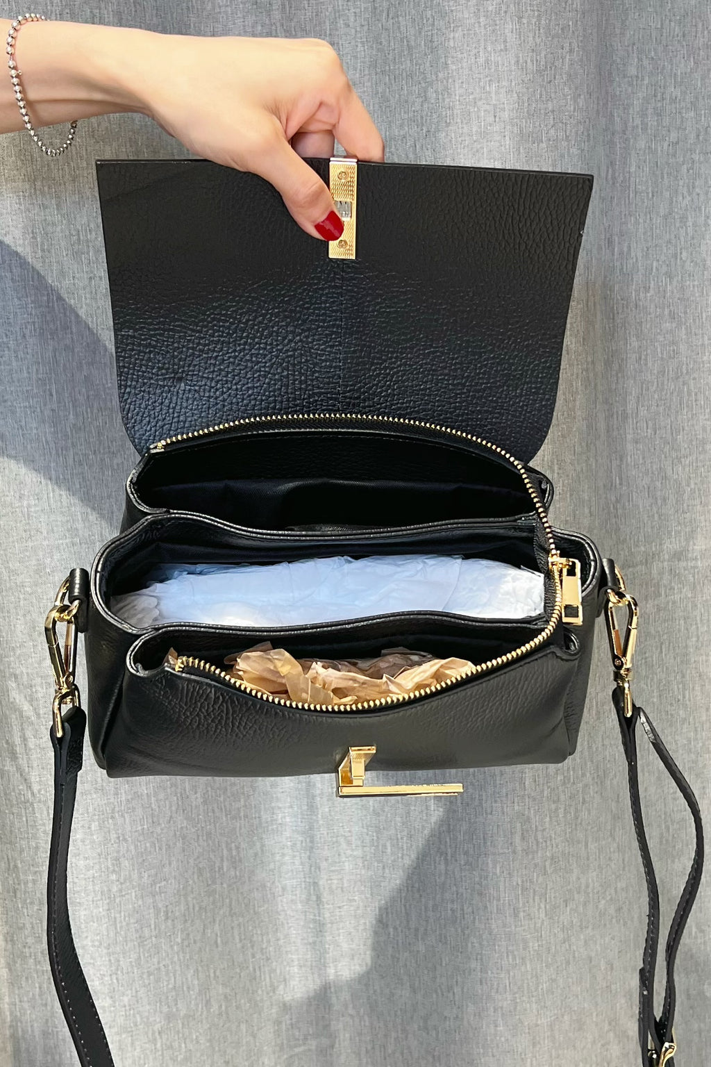 ZZ139 Black Leather 3-Compartment Crossbody Bag