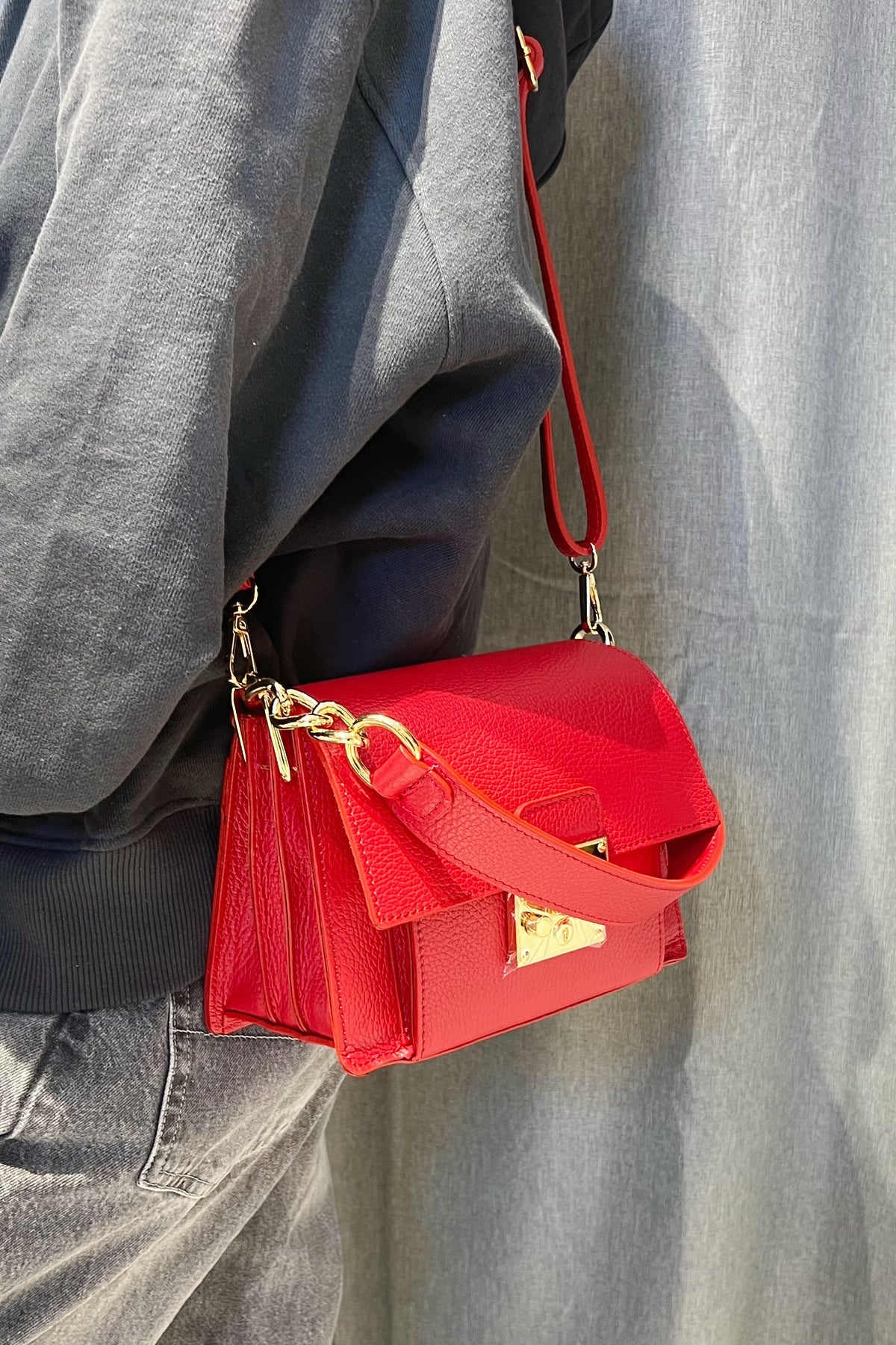 ZZ187 Red Grained Leather Top Handle Bag