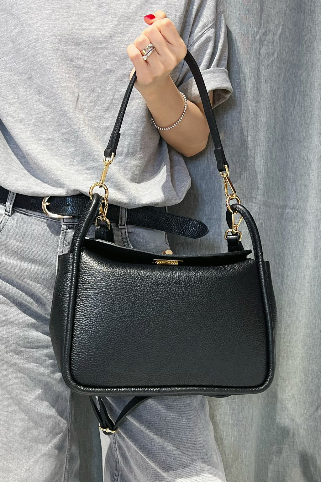 ZZ155 Black Leather Top Handle Bag