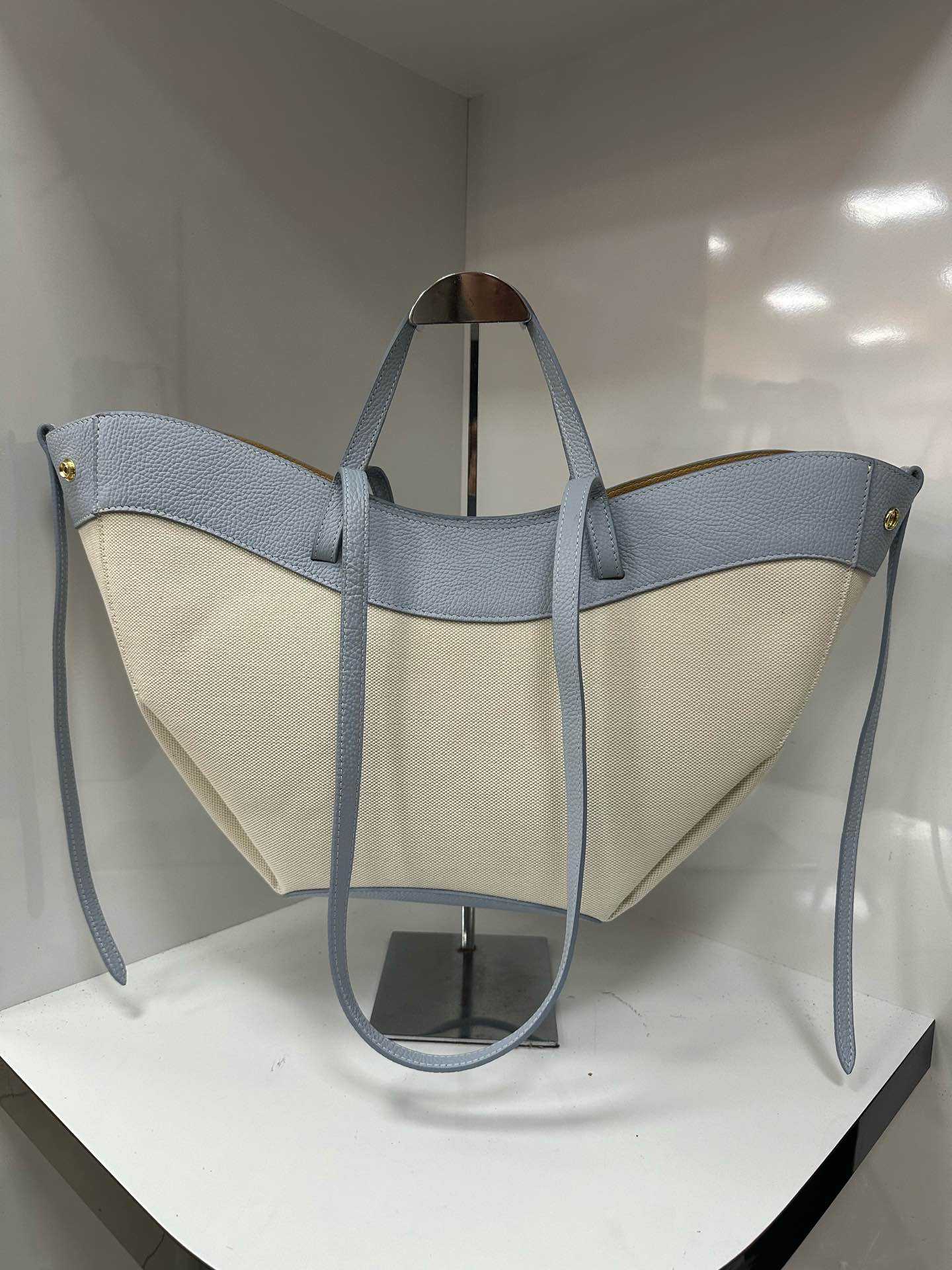 L0343 Bag 22.0in 2 Color Options