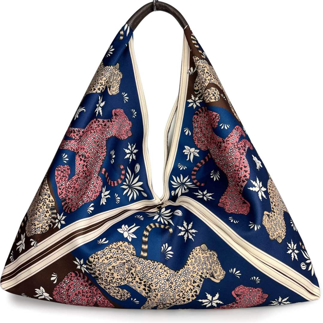 Mi161 Blue Leopard-Print Tote
