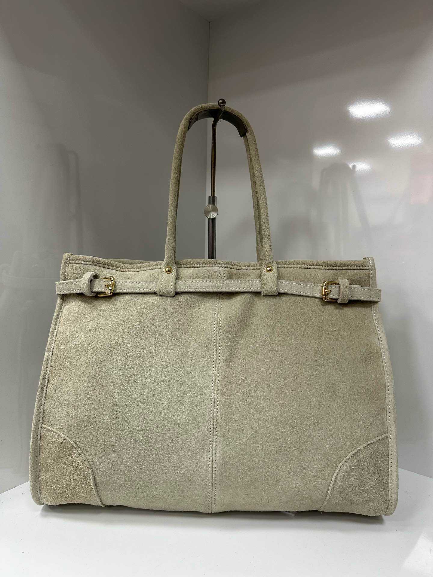 L0335 Bag 16.9in 3 Color Options