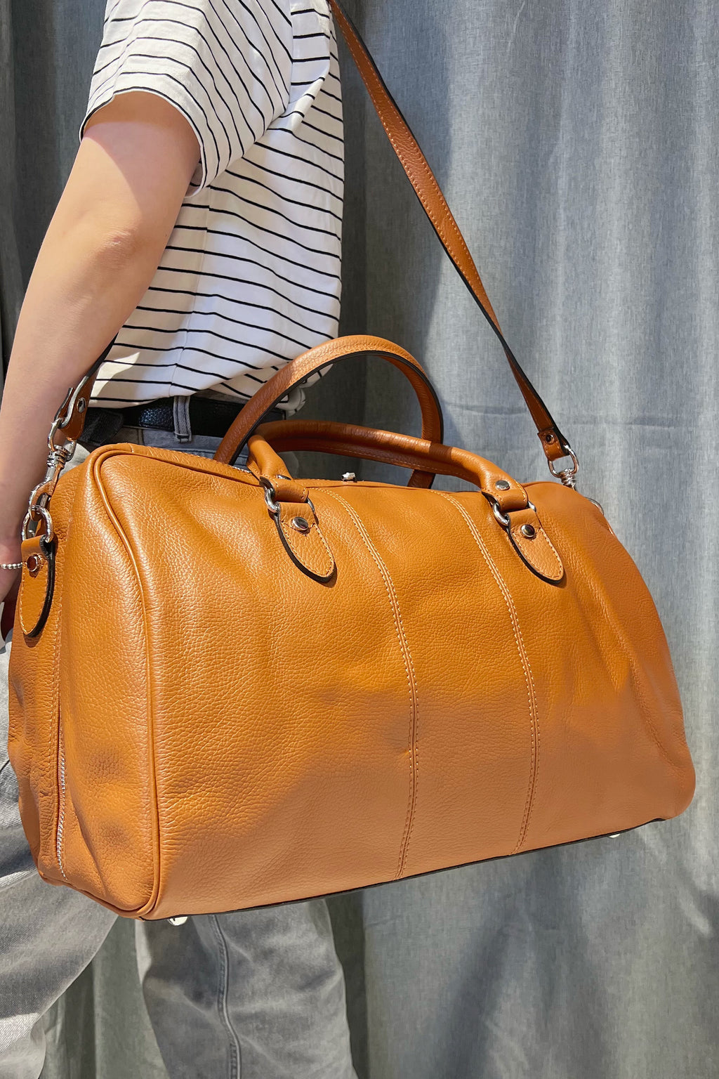 ZZ060 Camel Leather Travel Bag