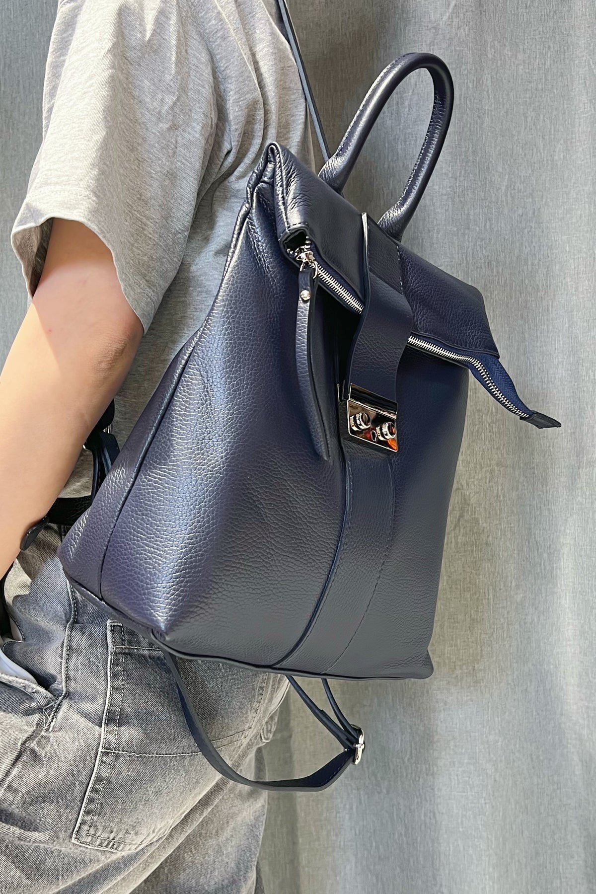 ZZ085 Navy Leather Backpack