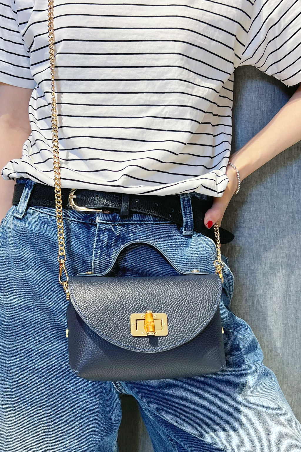 ZZ118 Navy Grained Leather Chain Crossbody Bag