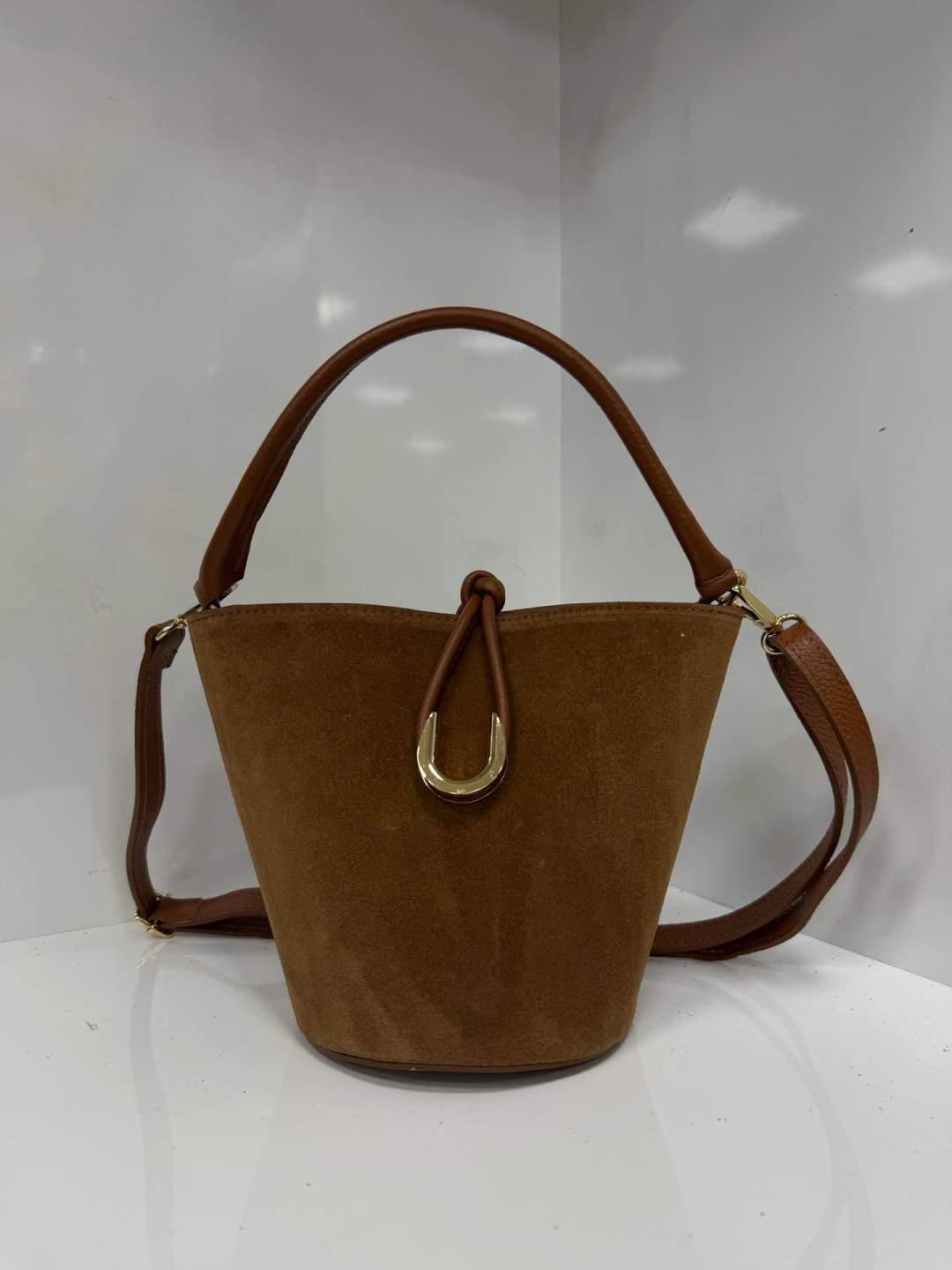 St087 Tan Bucket Bag