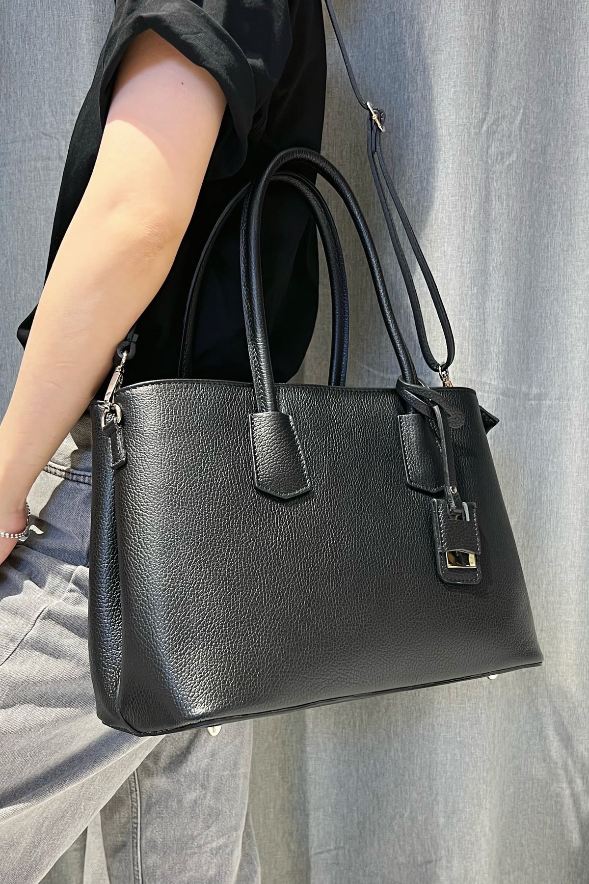 ZZ043 Black Grained Leather Work Bag