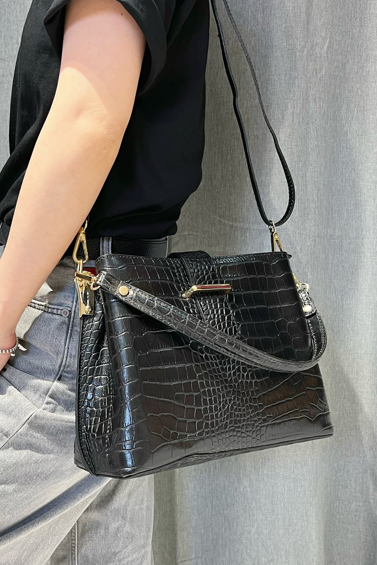 ZZ036 Black Croco Top Handle Bag