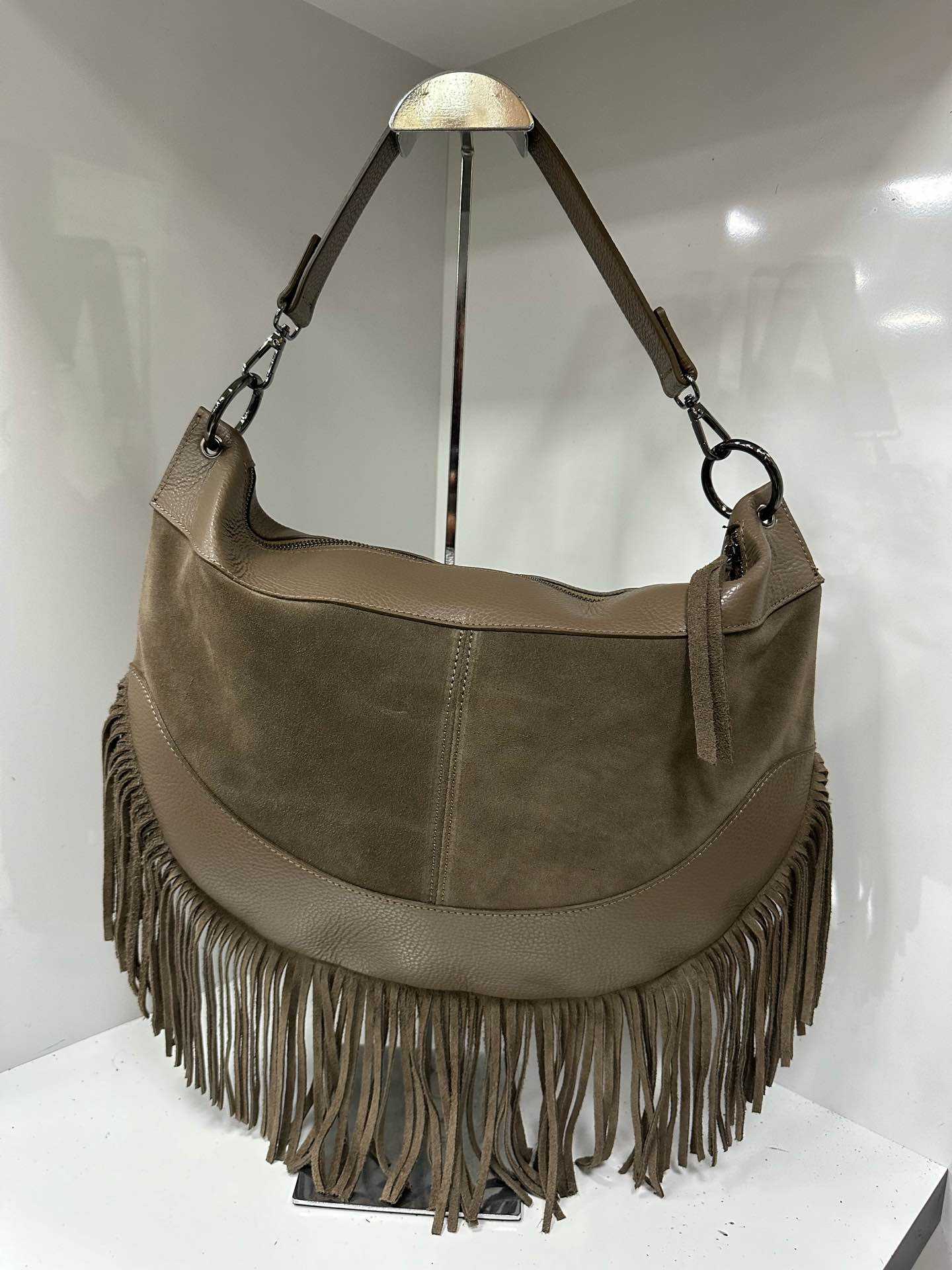 L0476 Bag 17.3in 6 Color Options
