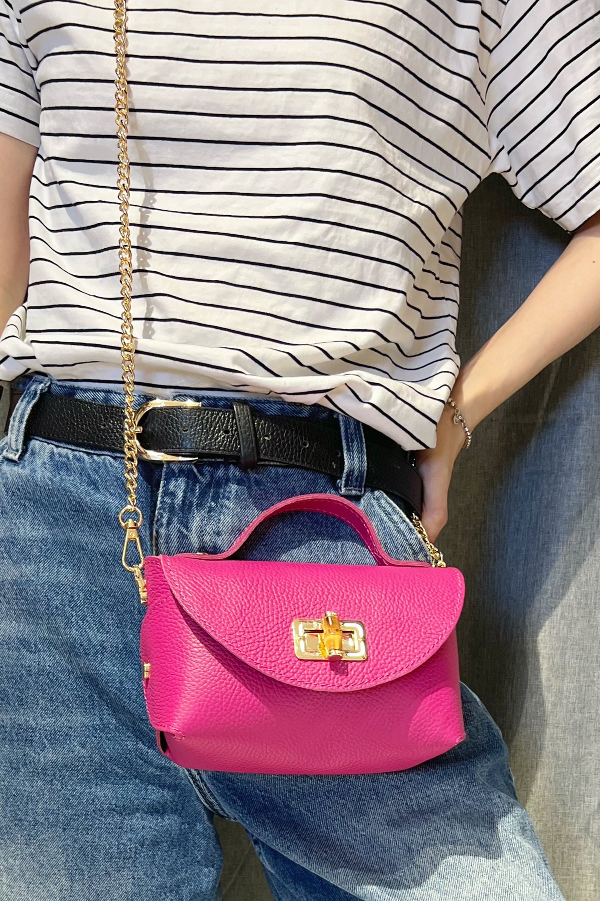 ZZ123 Fuchsia Grained Leather Chain Crossbody Bag