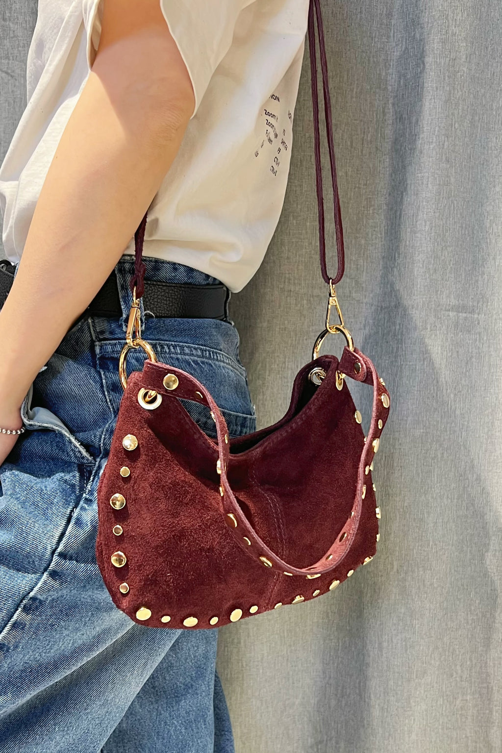 ZZ110 Burgundy Studded Suede Handbag