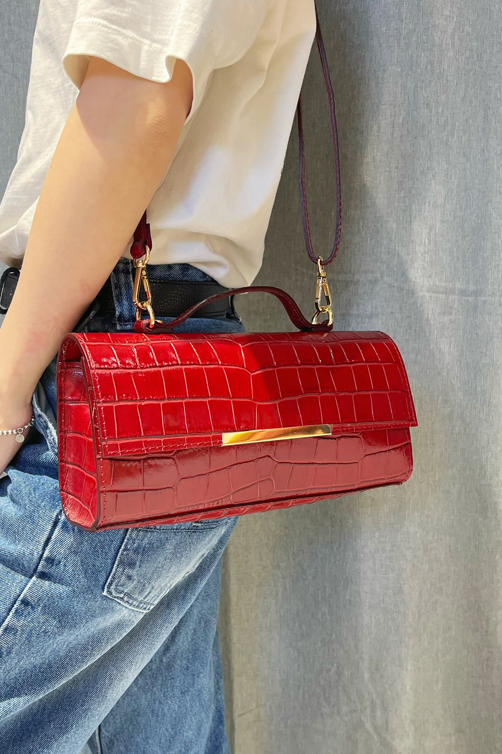 ZZ160 Red Croco Leather Pochette Bag