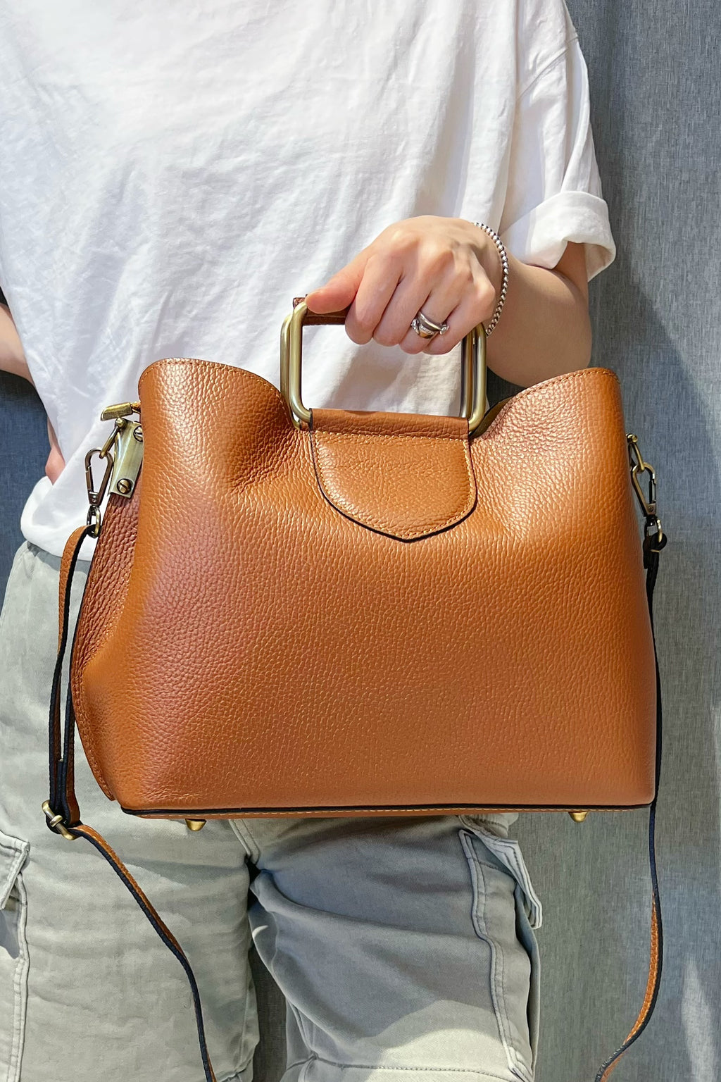 ZZ015 Camel Grained Leather Handbag