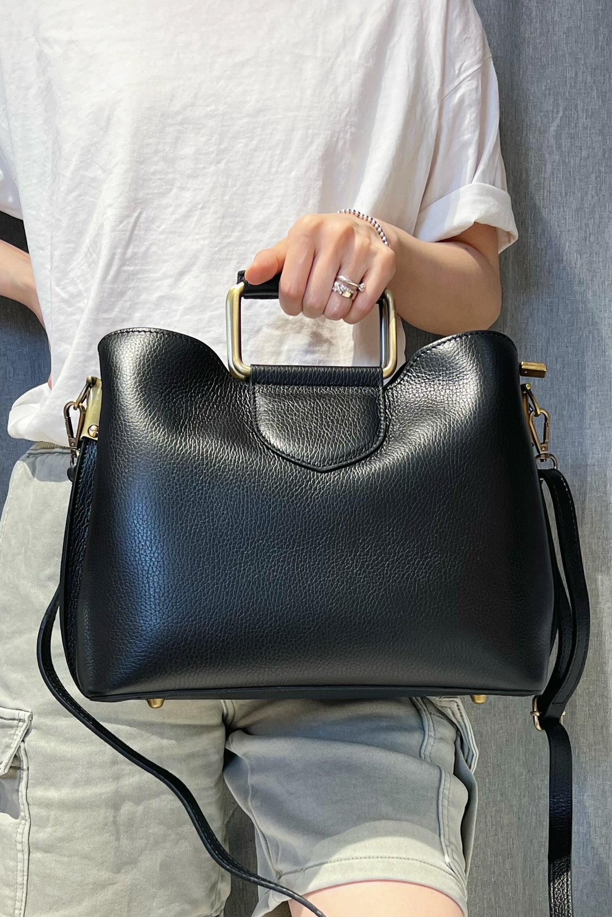 ZZ020 Black Grained Leather Handbag