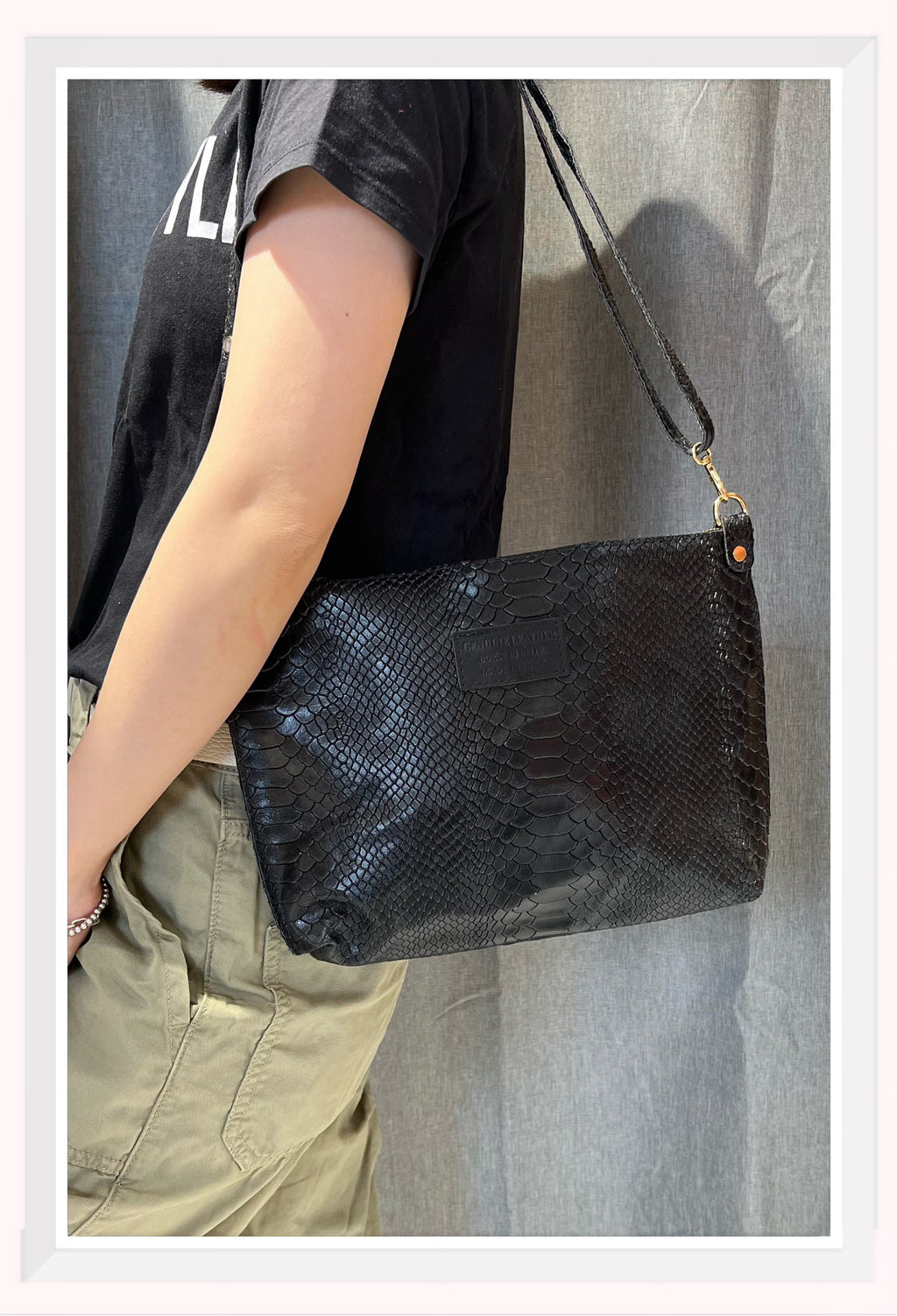 Z20528 Bag 12.2in 2 Color Options
