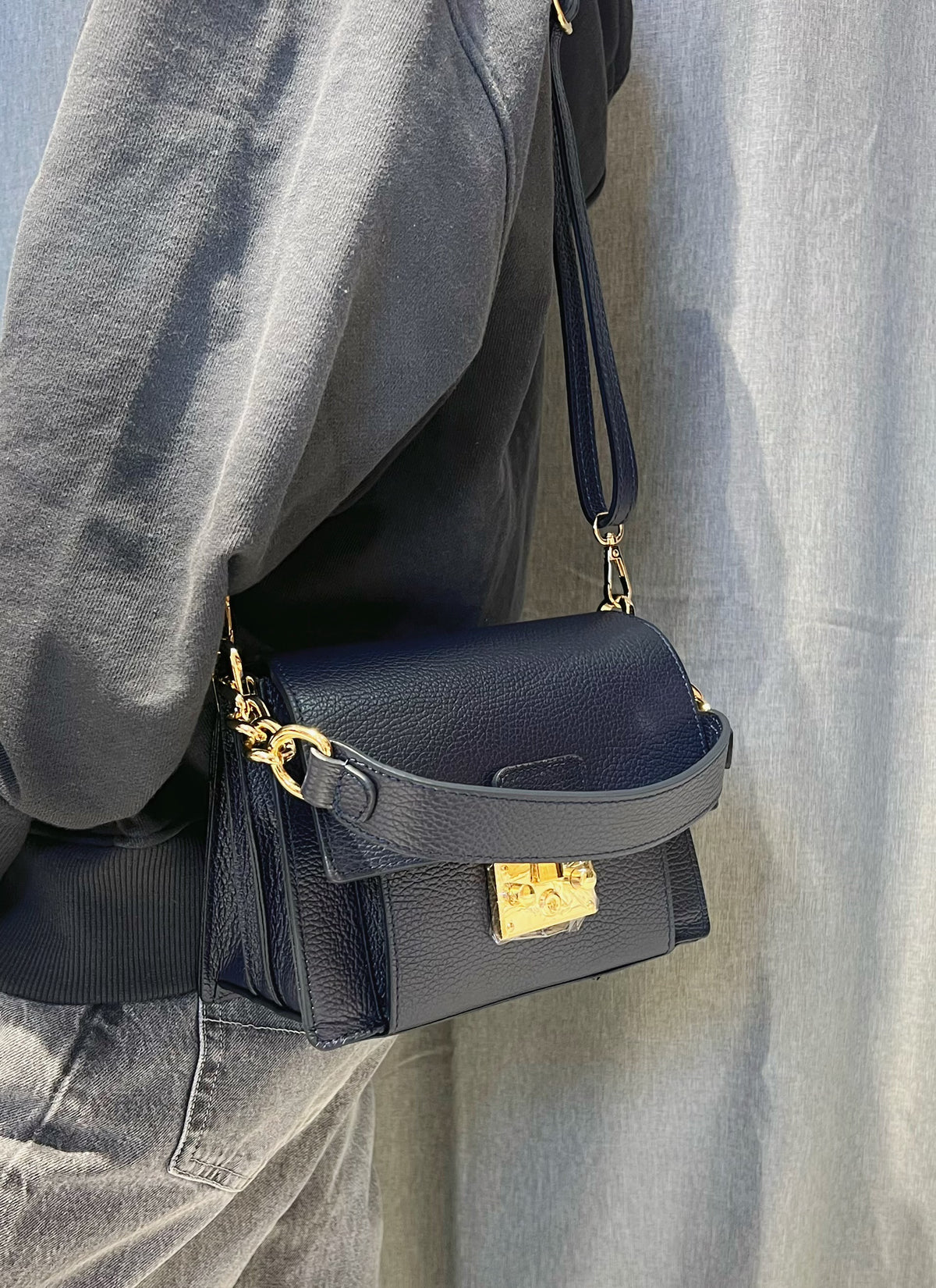 ZZ190 Navy Grained Leather Top Handle Bag