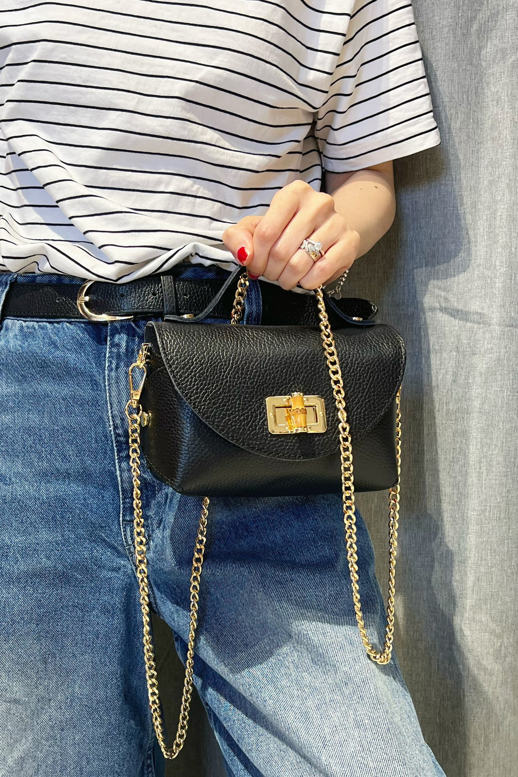 ZZ119 Black Grained Leather Chain Crossbody Bag