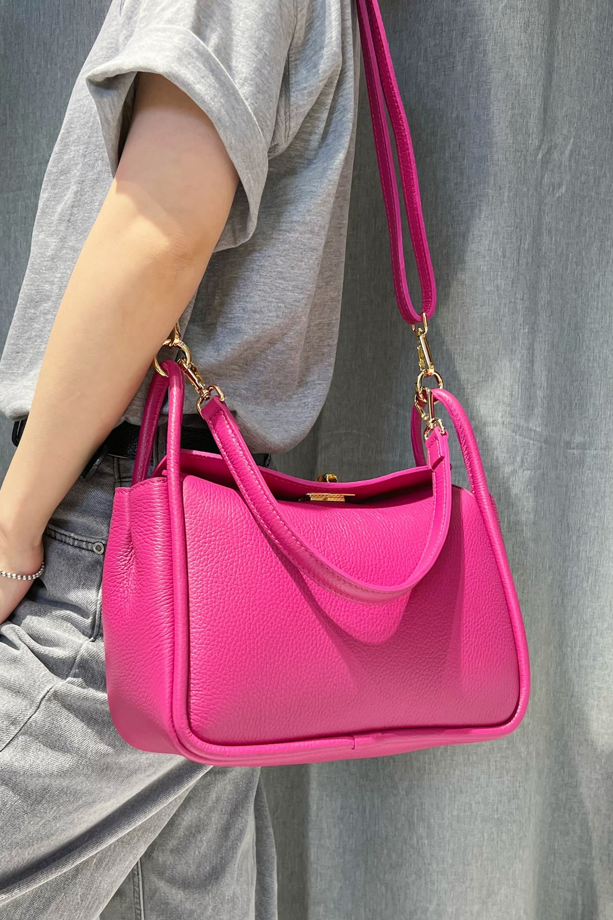ZZ150 Fuchsia Leather Top Handle Bag
