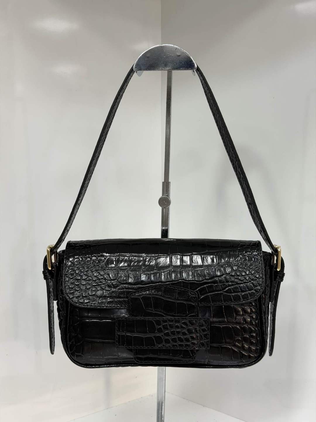 ST163 Black Croco Print Leather Baguette Bag
