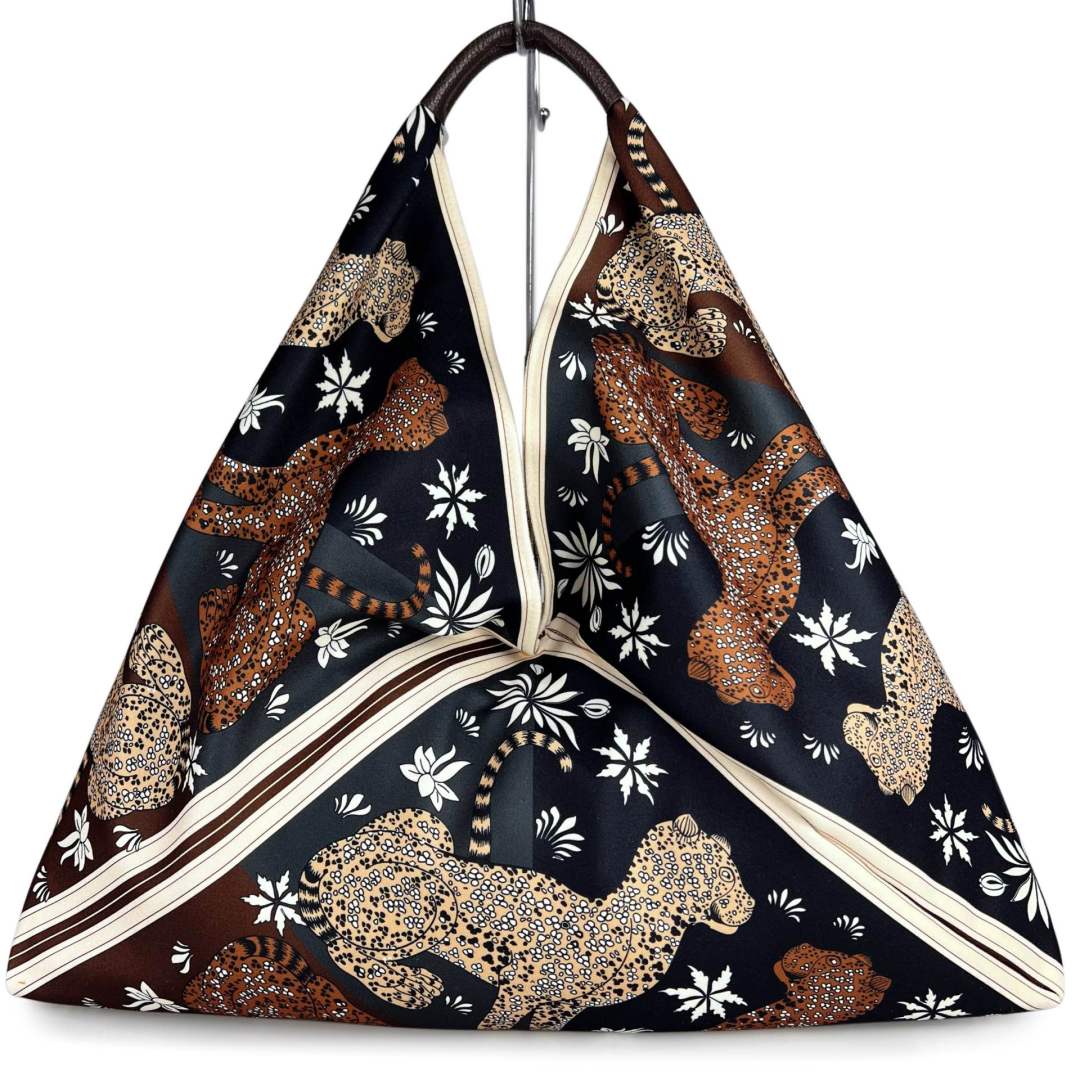 Mi157 Black Leopard-Print Tote