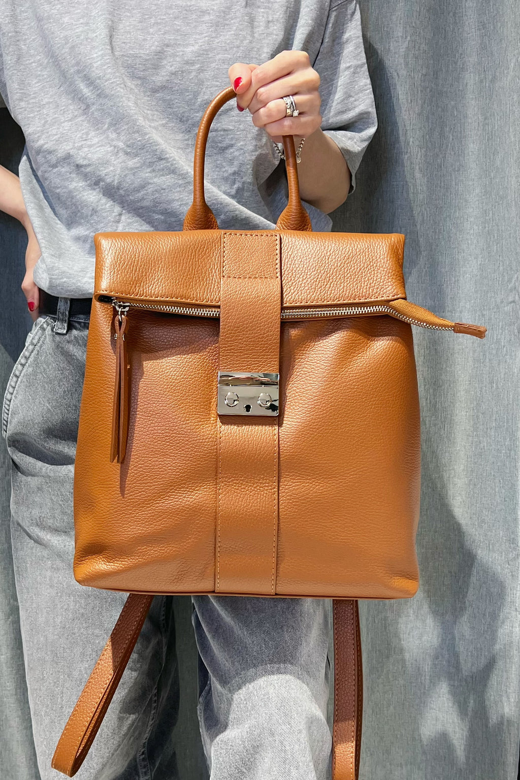 ZZ080 Camel Leather Backpack
