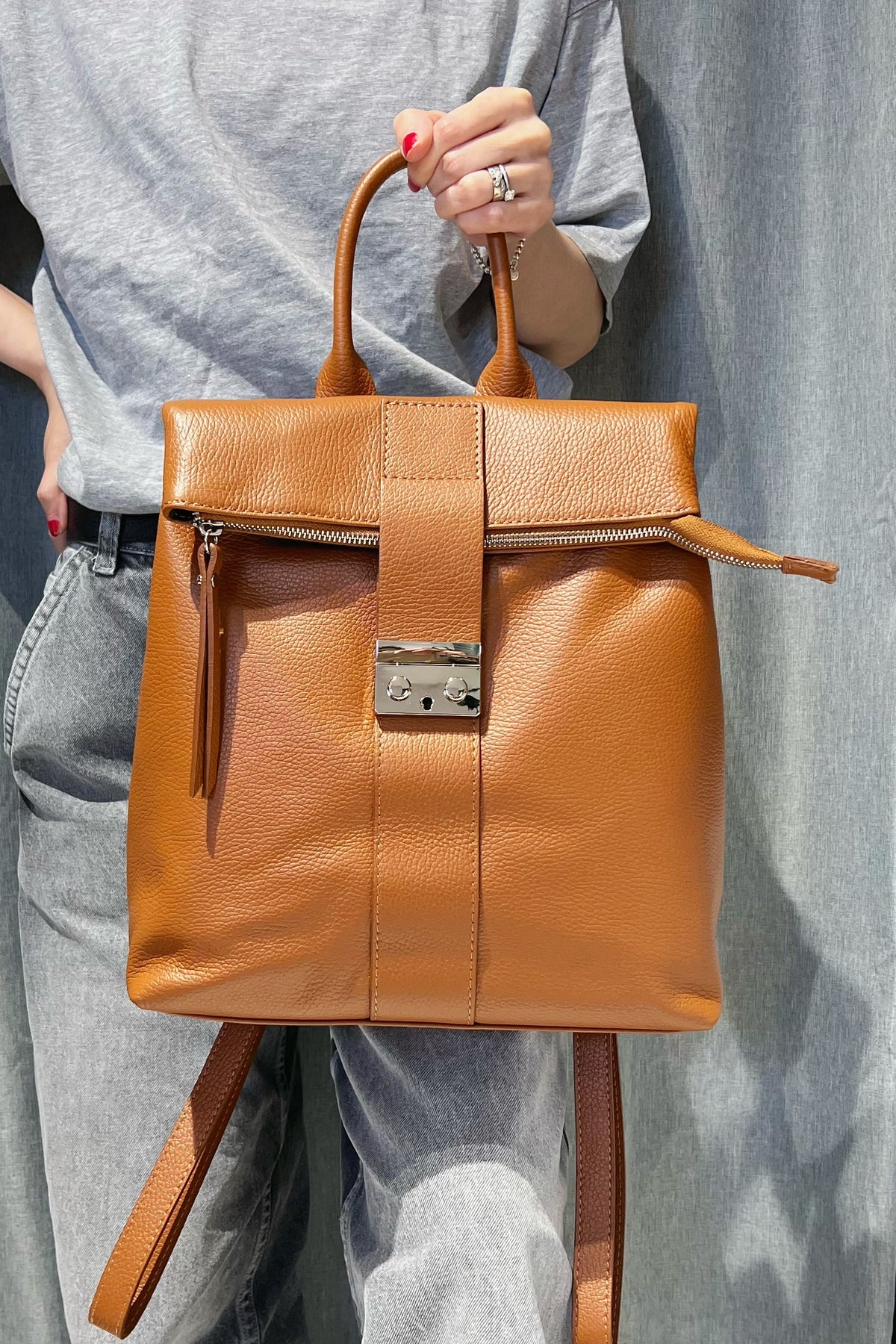 ZZ080 Camel Leather Backpack