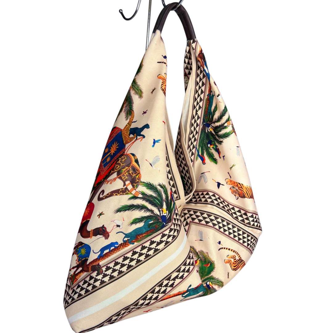 Mi099 Beige Savanna-Print Tote