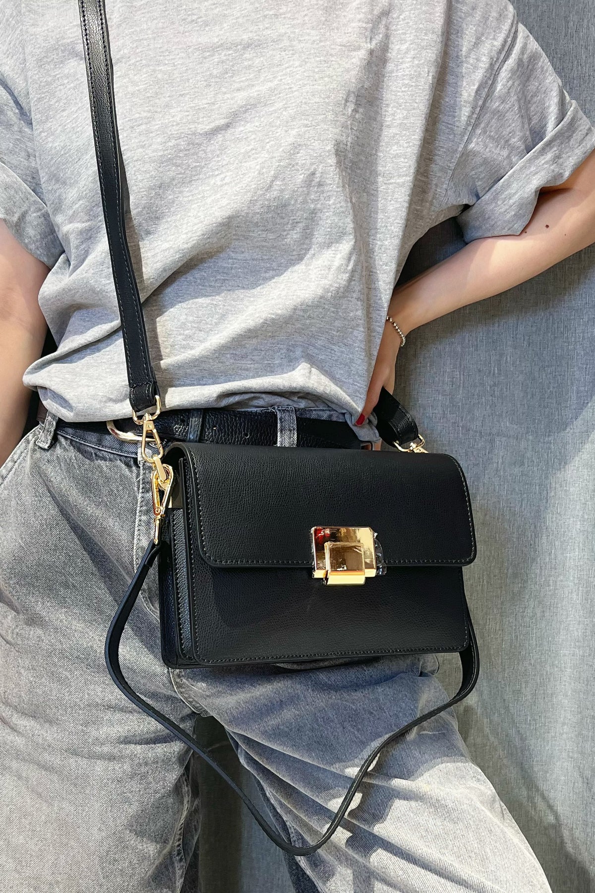 ZZ009 Black Leather Handbag
