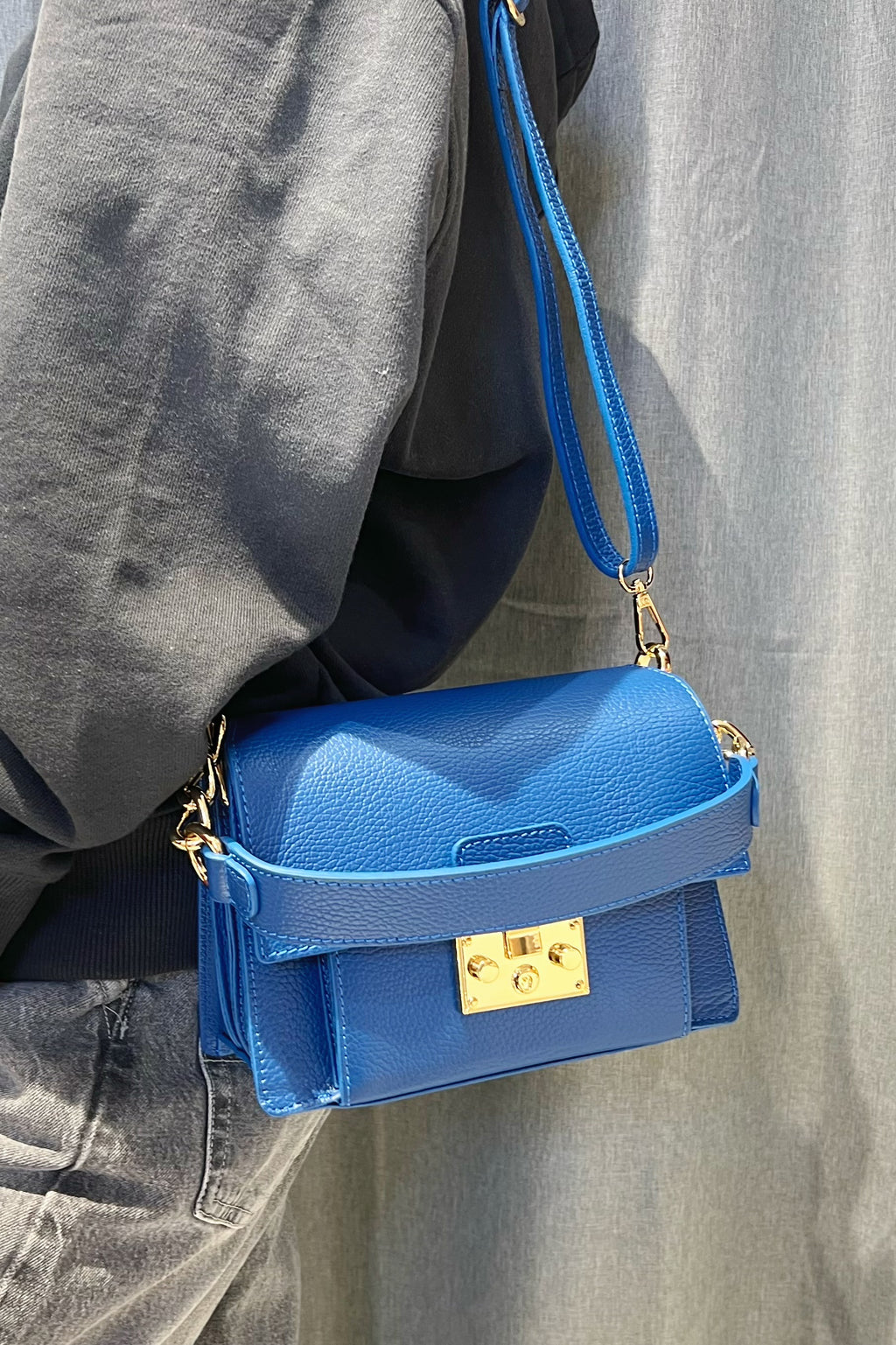 ZZ192 Electric Blue Grained Leather Top Handle Bag