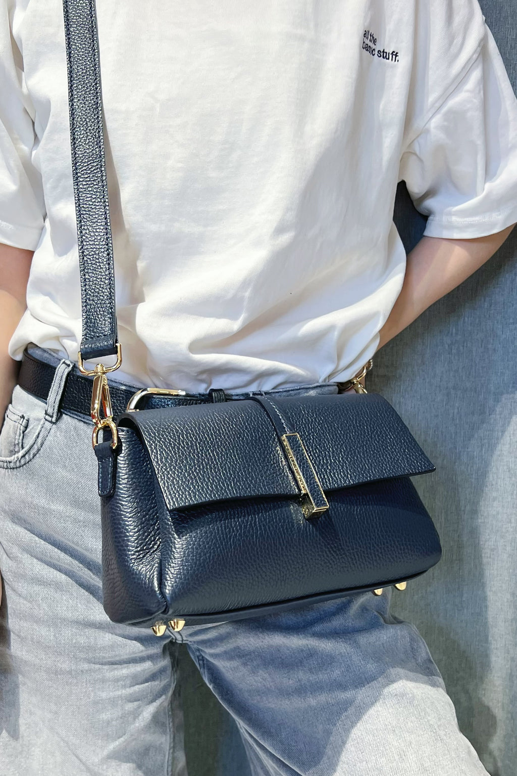 ZZ143 Navy Leather 3-Compartment Crossbody Bag