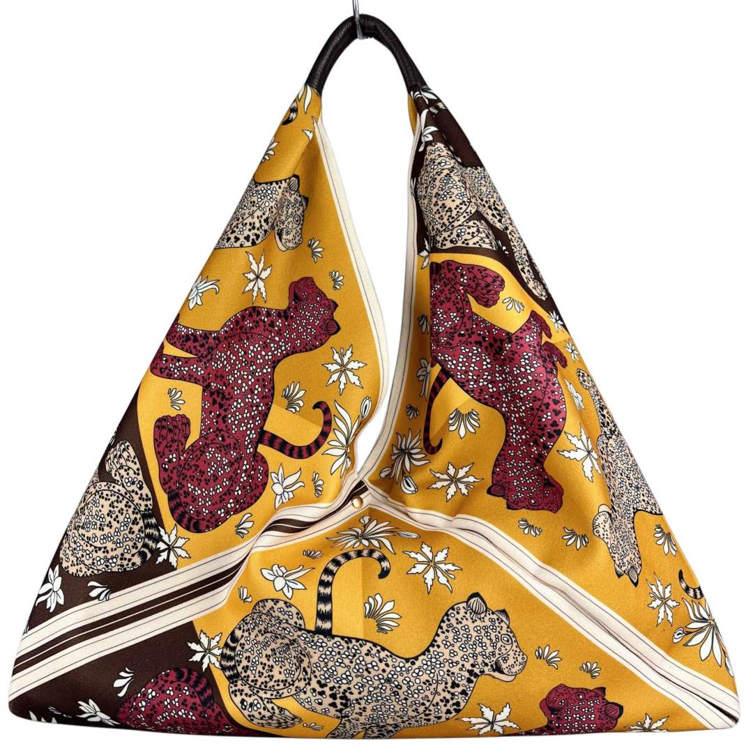 Mi162 Mustard Leopard-Print Tote