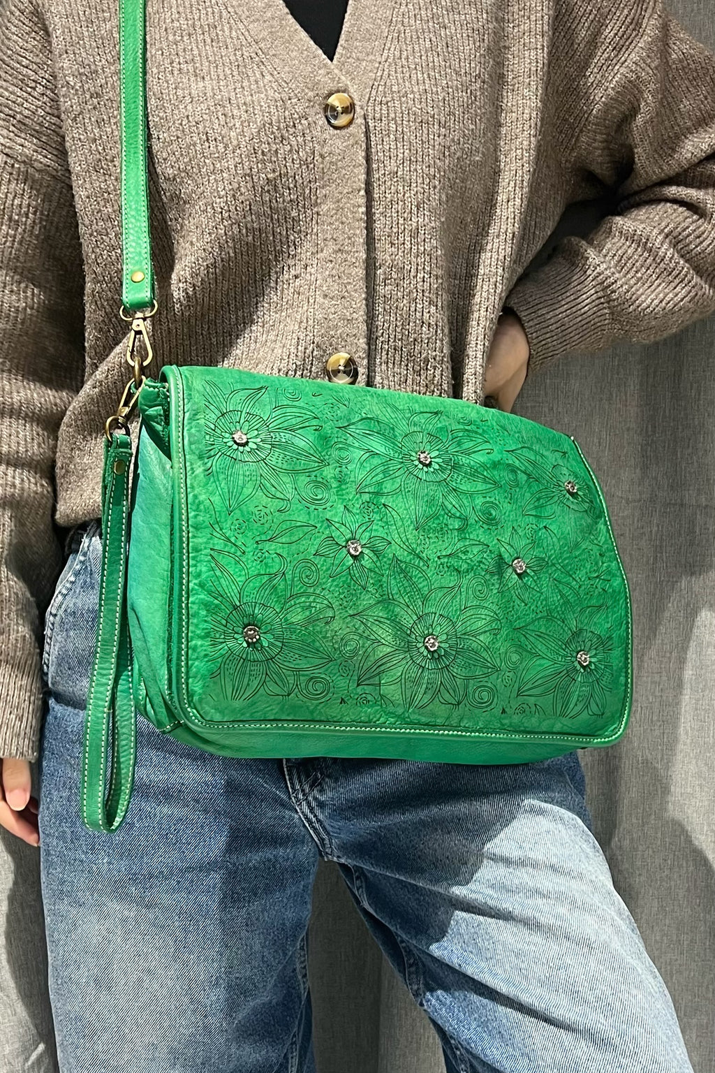 Z12625 Bag 12.2in 8 Color Options