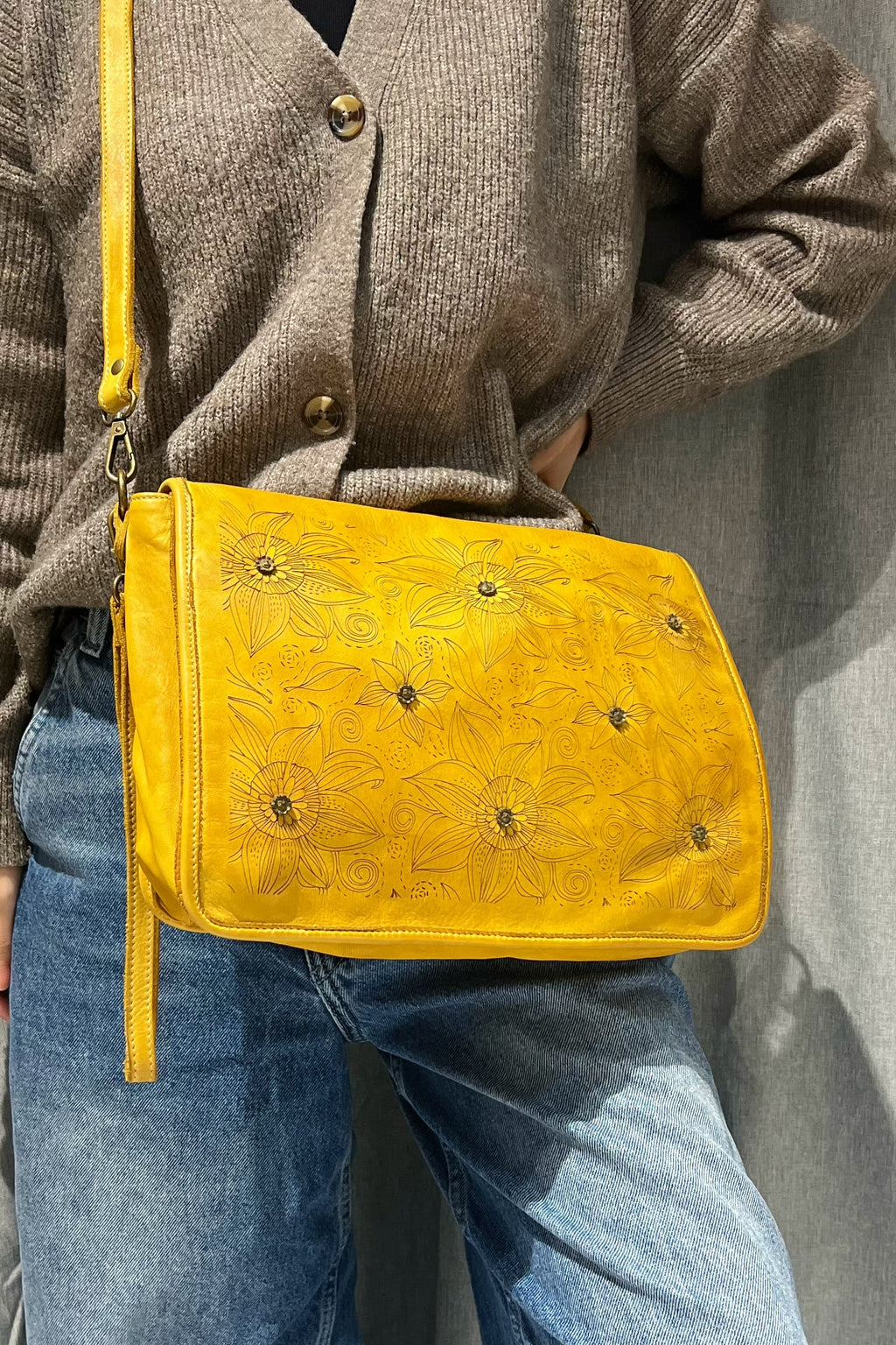 Z12625 Bag 12.2in 8 Color Options