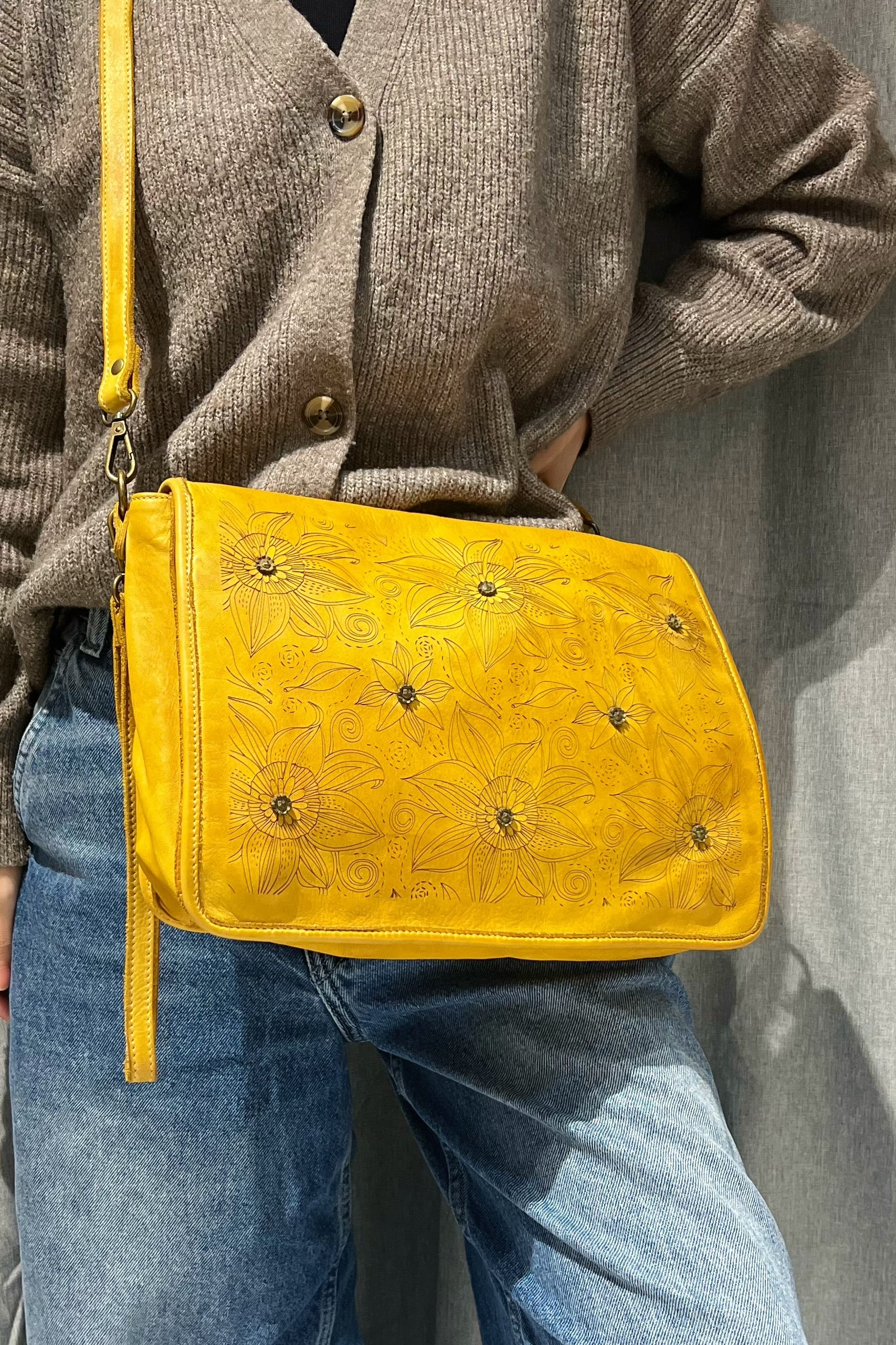 Z12625 Bag 12.2in 8 Color Options