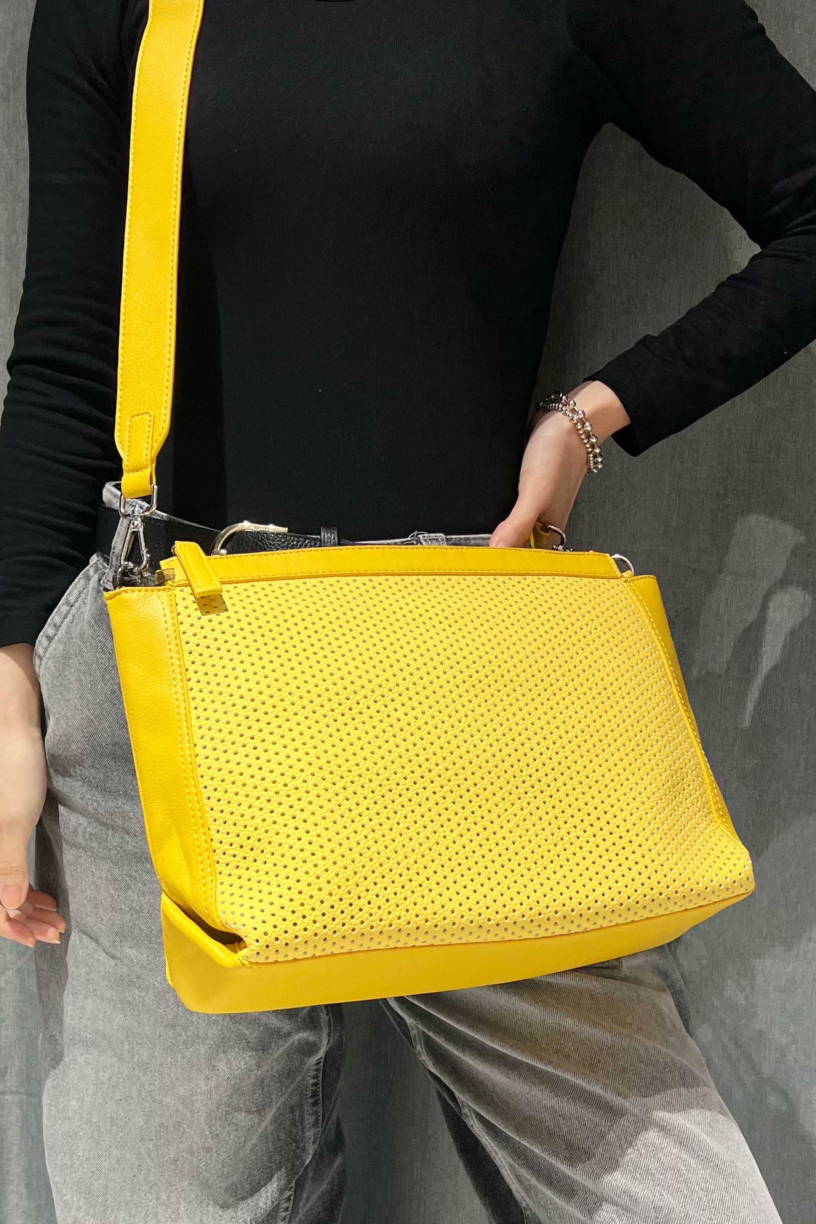 Z1907 Bag 13.4in 4 Color Options