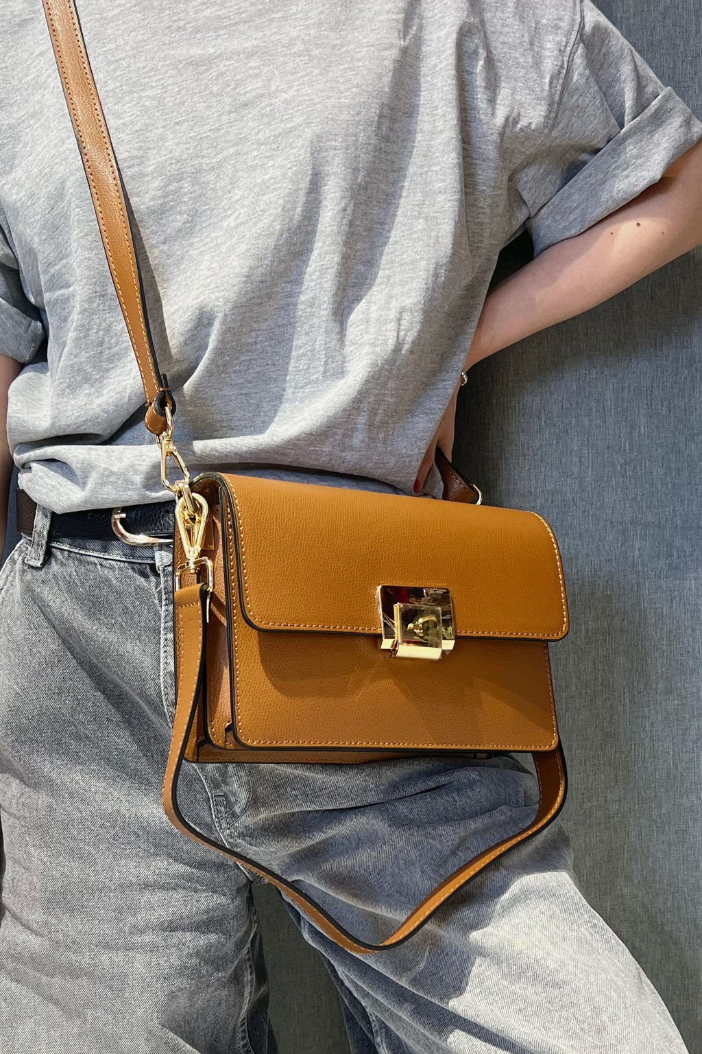 ZZ004 Camel Leather Handbag