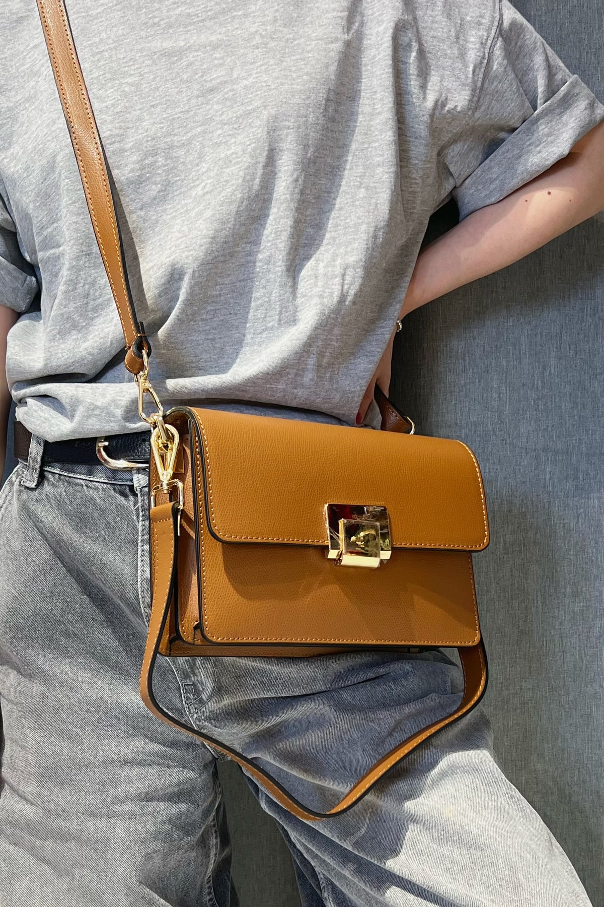 ZZ004 Camel Leather Handbag