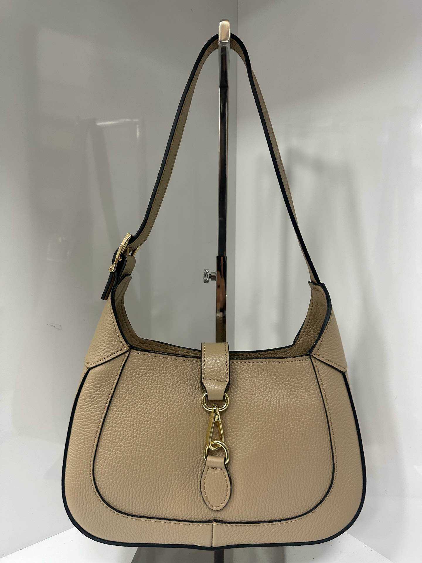 L0107 Bag 9 Color Options